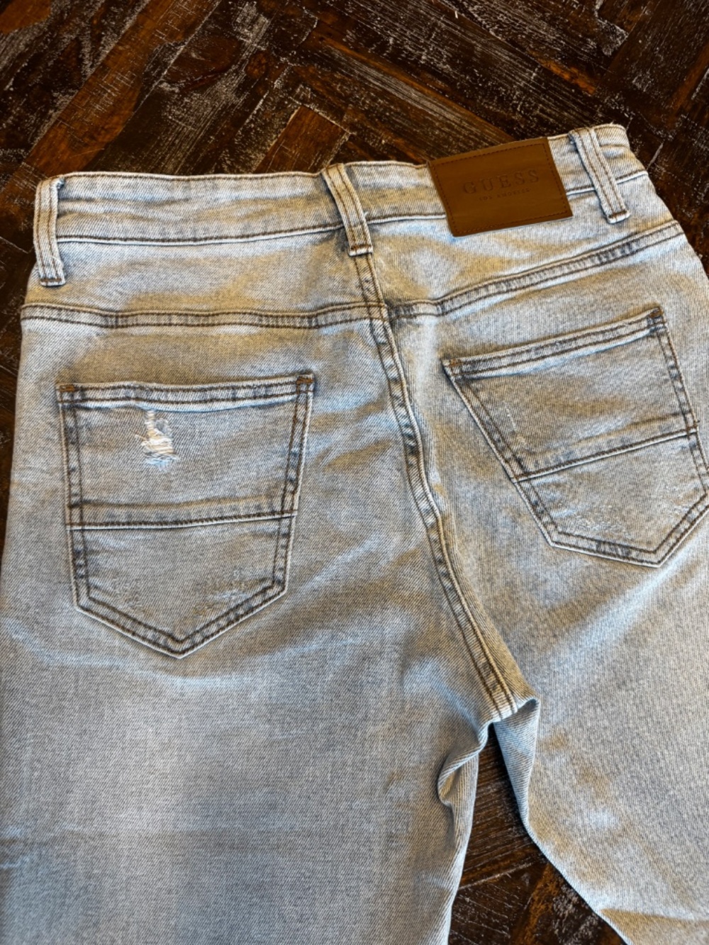 GUESS Los Angeles Light Wash Straight Leg Jeans Women’s Size 29 Distressed - Picture 9 of 12